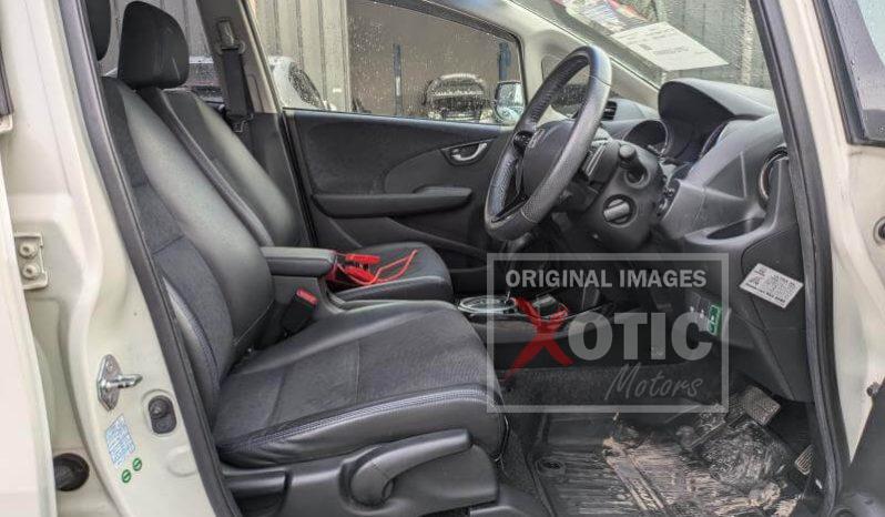 
								Honda Fit shuttle full									