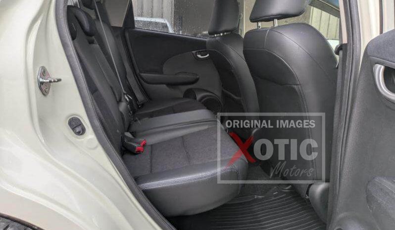 
								Honda Fit shuttle full									