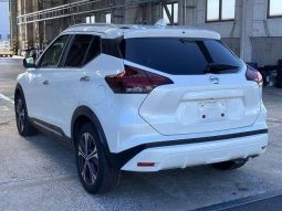 
										Nissan Kicks X full									