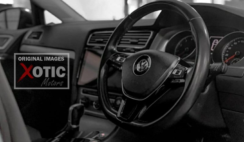 
								Volkswagen Golf full									