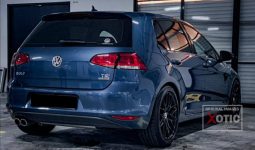 
										Volkswagen Golf full									