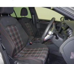 
										Volkswagen Golf full									