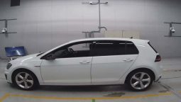 
										Volkswagen Golf full									