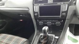 
										Volkswagen Golf full									