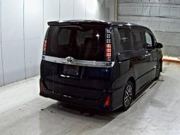 
										Toyota Voxy full									