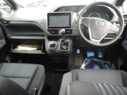 
										Toyota Voxy full									