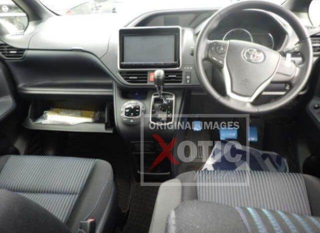 
								Toyota Voxy full									