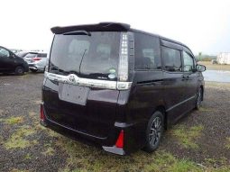 
										Toyota Voxy full									