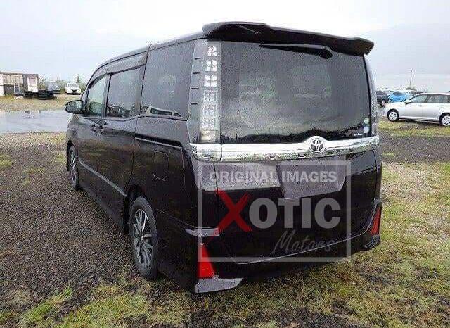 
								Toyota Voxy full									